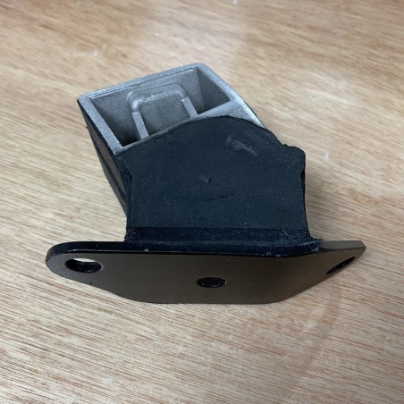 Support moteur cote gauche origine cote boite de vitesse (R5 Gt Turbo)